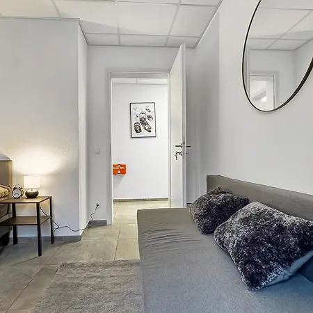 Apartment Gruppenfreundl Komfort Fuer 18 Im Zentrum Stuttgarts Stuttgart