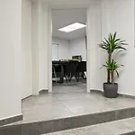 Apartmán Gruppenfreundl Komfort Fuer 18 Im Zentrum Stuttgarts *