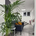 Gruppenfreundl Komfort Fuer 18 Im Zentrum Stuttgarts Štutgart
