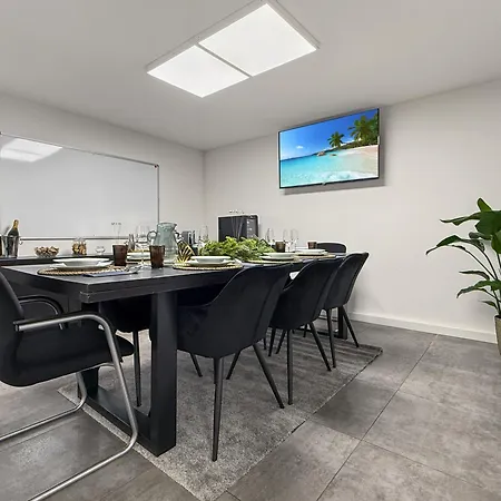 Gruppenfreundl Komfort Fuer 18 Im Zentrum Stuttgarts