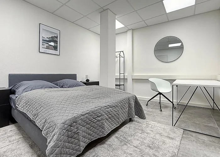 Gruppenfreundl Komfort Für 18 Im Zentrum Stuttgarts Stuttgart