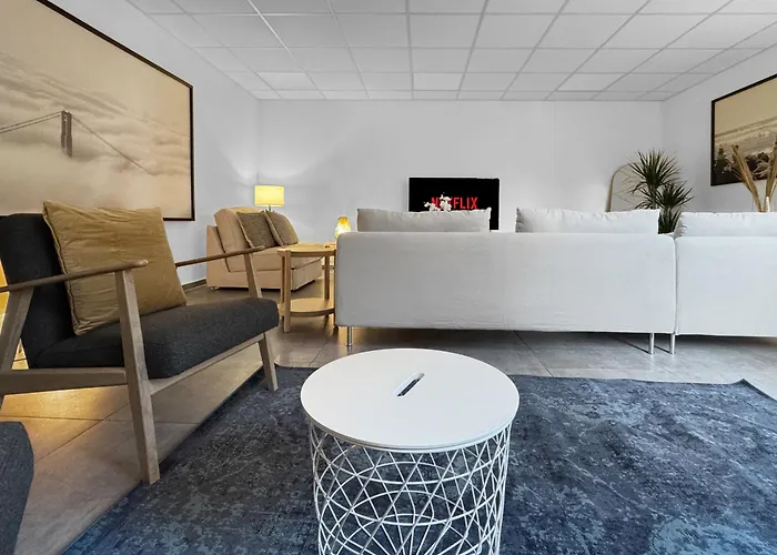 Gruppenfreundl Komfort Für 18 Im Zentrum Stuttgarts Stuttgart