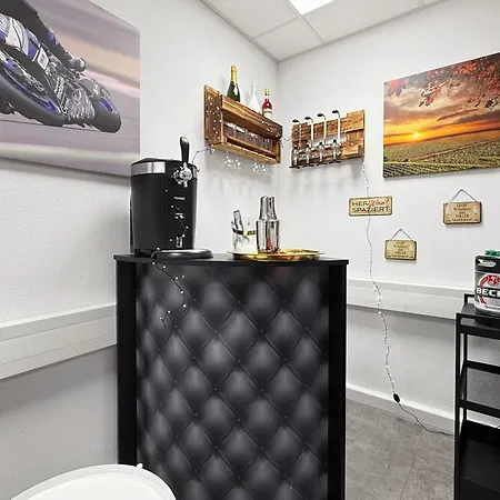 Gruppenfreundl Komfort Fuer 18 Im Zentrum Stuttgarts Appartamento Stoccarda