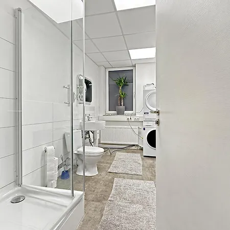 Gruppenfreundl Komfort Fuer 18 Im Zentrum Stuttgarts Appartamento