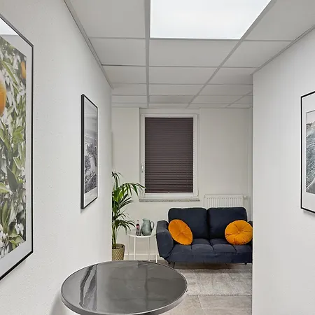 Gruppenfreundl Komfort Fuer 18 Im Zentrum Stuttgarts Штутгарт